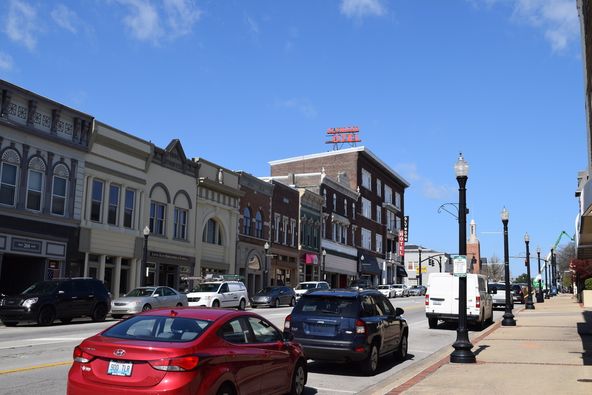 136 W Main St , Richmond, KY 40475